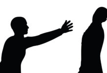 Rischia il porto d’armi per uno schiaffo. Del 2000 Schiaffo