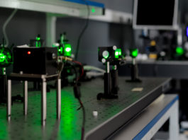 Un laser per rivelare le armi nascoste