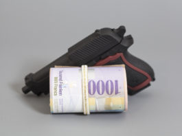 Vendevano armi di servizio, condannati due ex poliziotti