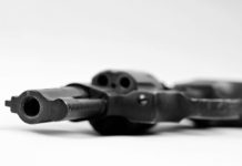 A Gela si cerca una fabbrica illegale di armi A Gela si cerca una fabbrica illegale di armi