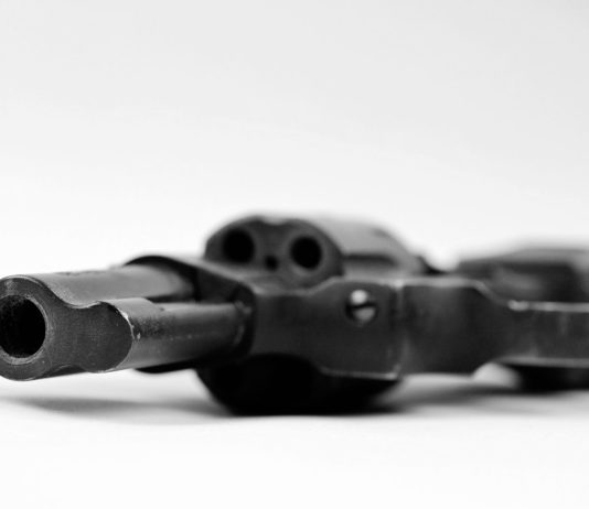 A Gela si cerca una fabbrica illegale di armi A Gela si cerca una fabbrica illegale di armi