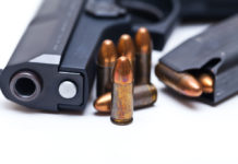 Aveva le armi a casa della madre, denunciato per omessa custodia Aveva le armi a casa della madre, denunciato per omessa custodia