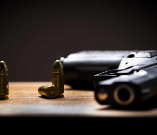 Avrebbe perso il porto d’armi: nasconde fucili e denuncia furto