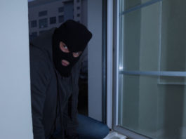 Incostituzionale aiutare gli indagati per eccesso di legittima difesa