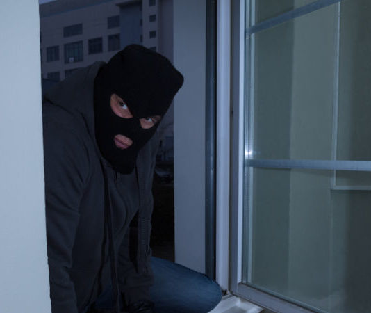 Incostituzionale aiutare gli indagati per eccesso di legittima difesa