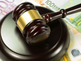 Tirò fuori la pistola per farsi rendere 5 euro, ne deve pagare 2.500