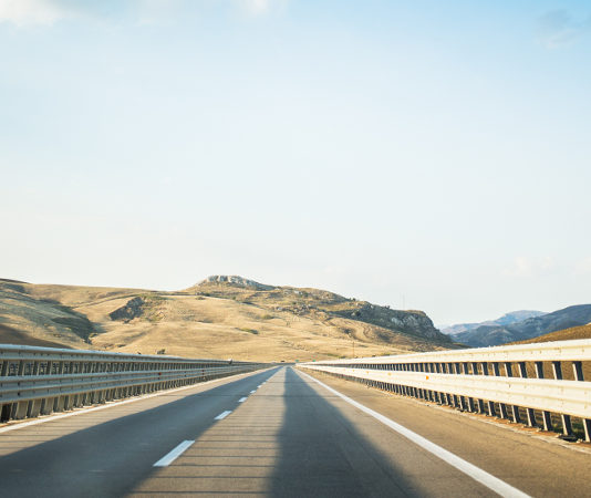 Furgone rubato, posto di blocco, uno sparo: è stato un incidente? Furgone rubato