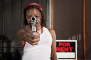 Nata dall'idea di una pensionata, Ladies of steel è raccoglie le donne di Chicago, soprattutto afroamericane, che vogliono imparare a sparare.