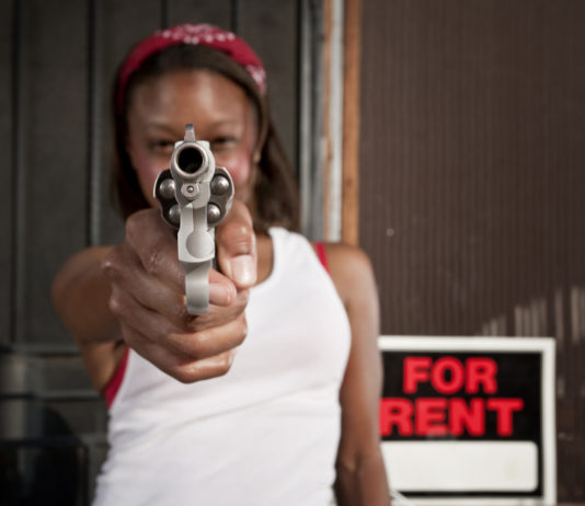 La difesa non ha sesso, né età, né colore