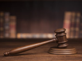 Lo zio pensa che sia propria e gli sottrae un’arma: rischio di omessa custodia