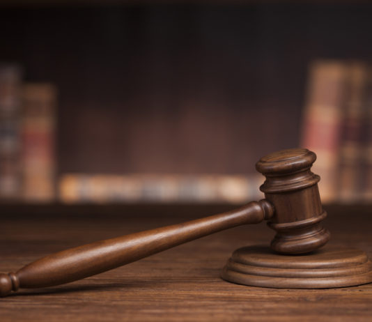 Lo zio pensa che sia propria e gli sottrae un’arma: rischio di omessa custodia