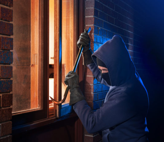 Primo: cambiare la legge sulla legittima difesa