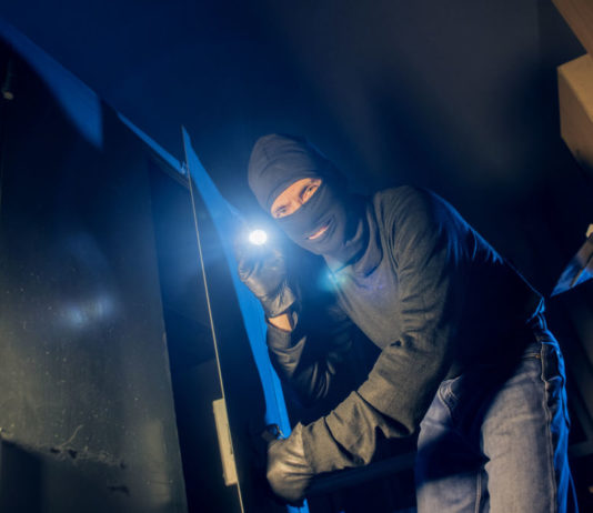 A Montesarchio rubata cassaforte con armi Montesarchio cassaforte rubata con armi