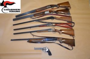 Sono state ritrovate le armi rubate a un ottantenne di Civitella del Tronto (TE): i carabinieri hanno recuperato un revolver Smith & Wesson e una cassaforte
