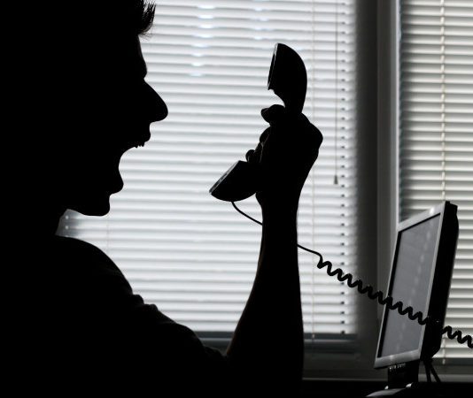 Vince controversia con l’amministratore del condominio e perde l’arma