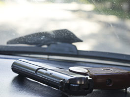 Falsa guardia venatoria minaccia automobilisti con una pistola