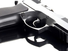 «Inaccettabili i vigili senza armi» Handgun 9 mm