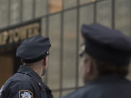 Armi militari alla polizia NYPD