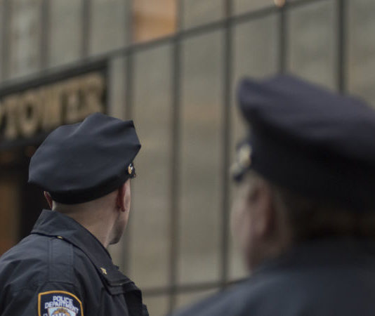 Armi militari alla polizia NYPD
