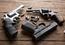 Nasconde armi nella legnaia, arrestato ottantenne