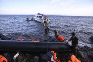 Medici senza frontiere non vuole armi a bordo delle navi che soccorrono i migranti e si è rifiutata di firmare l'accordo col ministero dell'Interno.