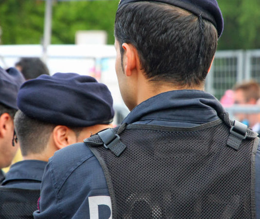 Il Foglio: “Privatizziamo alcuni settori della sicurezza” Polizia italiana