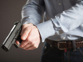 Acquista arma ad aria compressa in Francia, denunciato per porto abusivo