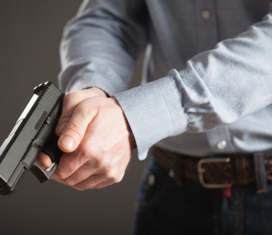 Acquista arma ad aria compressa in Francia, denunciato per porto abusivo