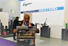 Blitz di senatore Cinque Stelle a fiera delle armi