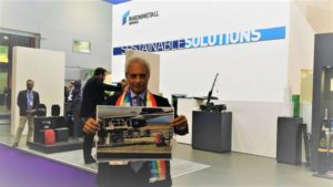 Roberto Cotti, senatore Cinque Stelle, è recato alla Defence and Security Equipment International di Londra per protestare contro la Rwm Italia.