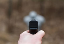 Diciottenne spara tre colpi a salve, denunciato