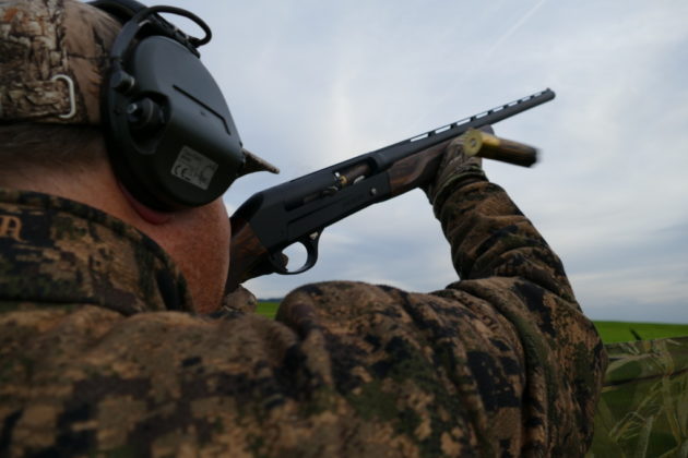 A ridosso della stagione venatoria Sauer ha lanciato il nuovo SL5, fucile semiautomatico da caccia a sistema di ricarica inerziale.