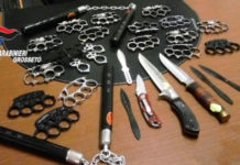 Marina di Grosseto, vendeva armi nel negozio di gastronomia