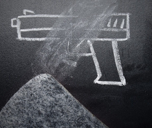 Il Movimento 5 Stelle di nuovo contro il mondo delle armi No weapons