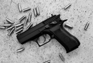 Comune di Nizza autorizzato a sostituire l'arma in dotazione alla polizia locale: la semiautomatica 9 millimetri prende il posto del revolver calibro 38.