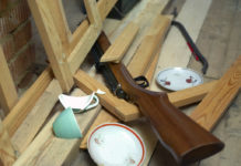 Ottantanovenne senza licenza nasconde armi e munizioni nel proprio casolare