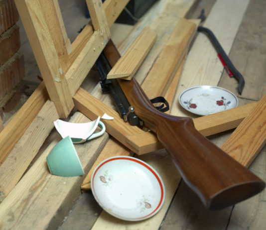 Ottantanovenne senza licenza nasconde armi e munizioni nel proprio casolare