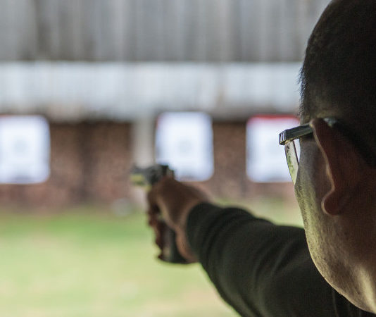 Proiettile colpisce una finestra, sospesa l’attività del poligono di Rho