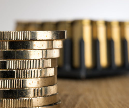 Gli italiani tornano a spendere per le armi Rapporto Coop 2017