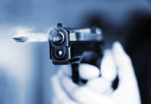 Spari sull’asfalto per una questione di precedenze