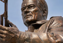 Un errore sulla statua a Kalashnikov