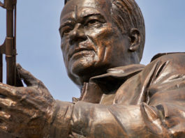 Un errore sulla statua a Kalashnikov