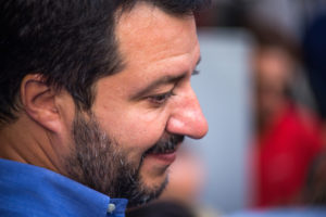 Salvini ad Atreju: legittima difesa sempre e comunque e reintroduzione del servizio militare sono argomenti centrali nel programma di governo.