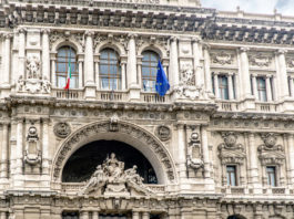 Vigile si sparò con la pistola del collega: sì a risarcimento dal Comune