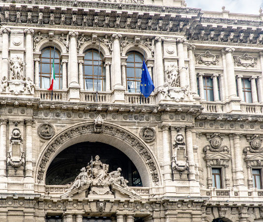 Vigile si sparò con la pistola del collega: sì a risarcimento dal Comune