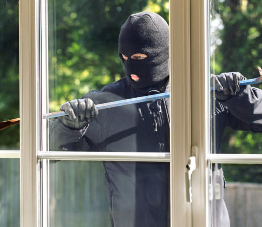 Ci risiamo, furto di armi e denuncia alla vittima