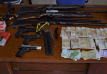 Denuncia acquisto di due armi, la polizia scopre che in camera ha 130 kg di esplosivo