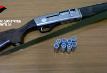 Figlio aveva in casa l’arma del padre, denunciati entrambi