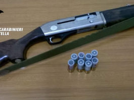 Figlio aveva in casa l’arma del padre, denunciati entrambi