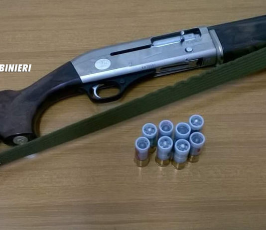 Figlio aveva in casa l’arma del padre, denunciati entrambi